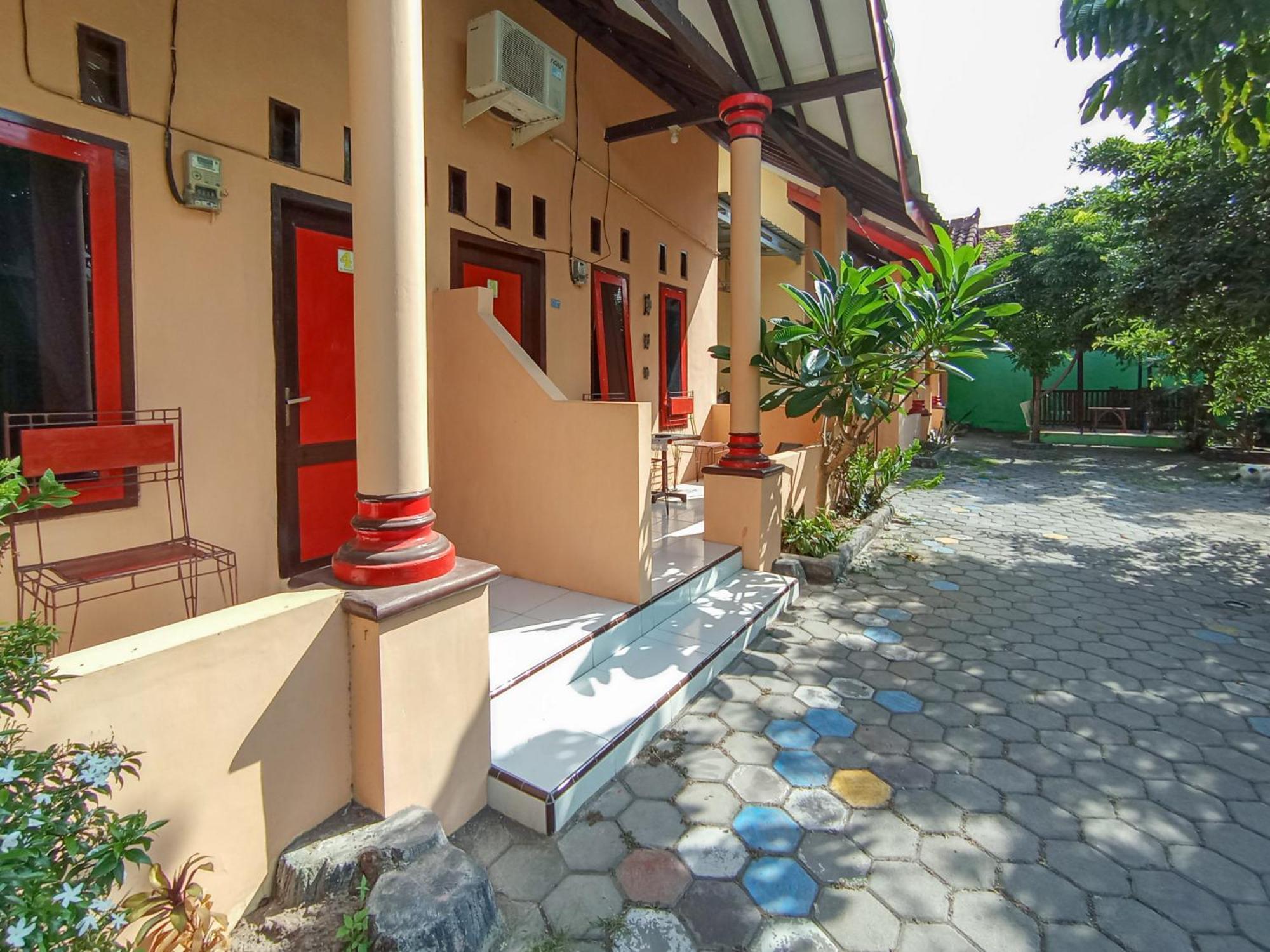 Reddoorz At El Shaday Homestay Banyuwangi Баньювангі Екстер'єр фото